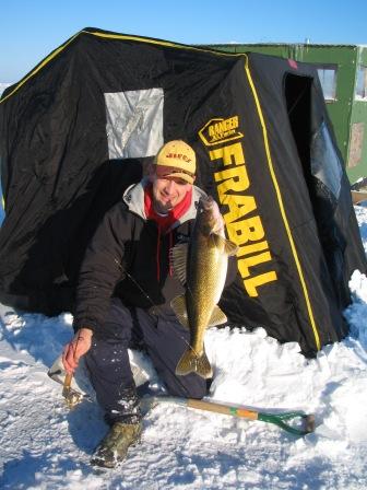 Reel Action Ice Fishing Guide Service for ice fishing Door County Wisconsin for perch, northern pike and walleye on Lake Michigan in Green Bay and Sturgeon Bay Wisconsin.